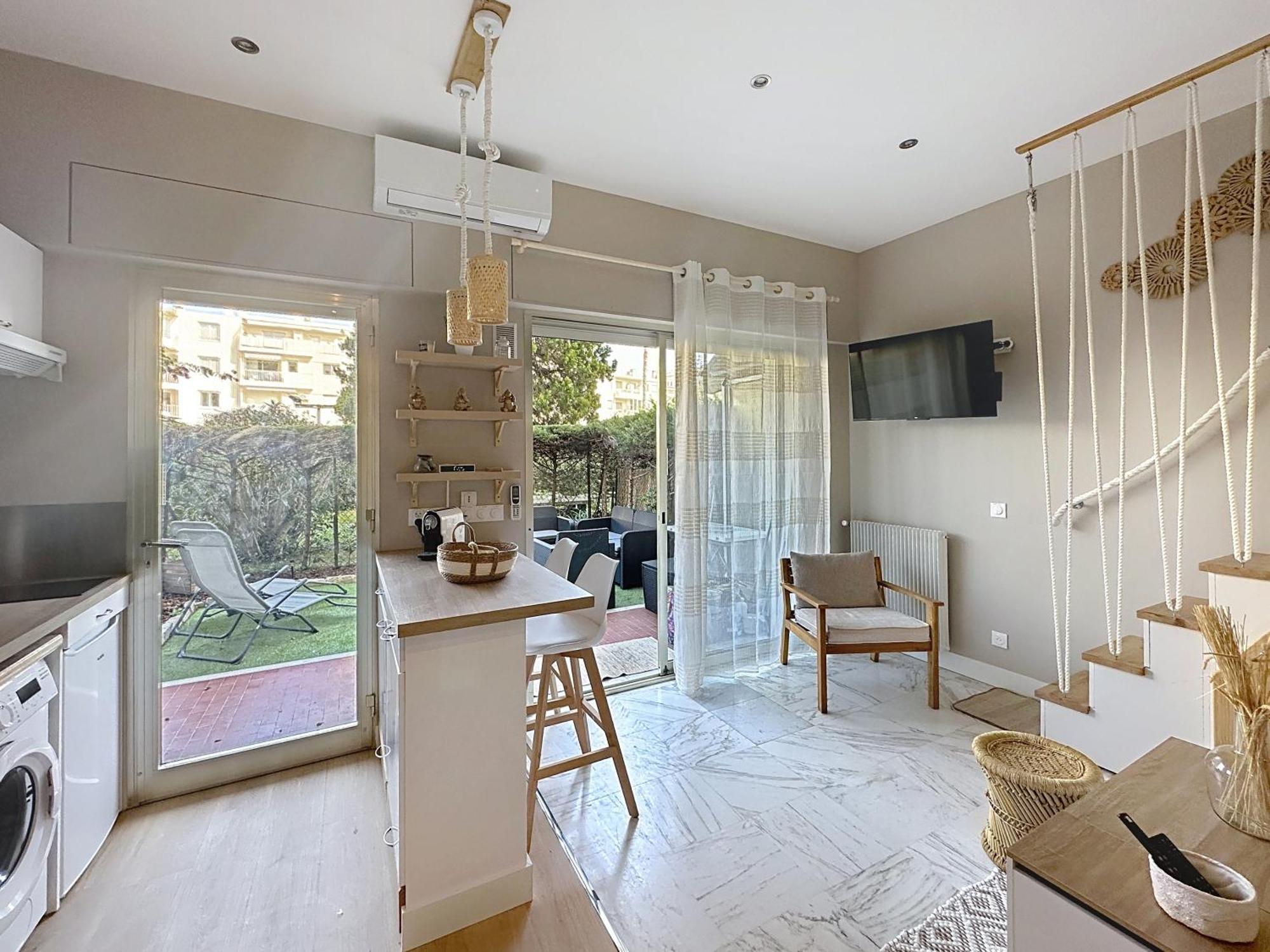 Cozy With Garden And Parking In * Cannes